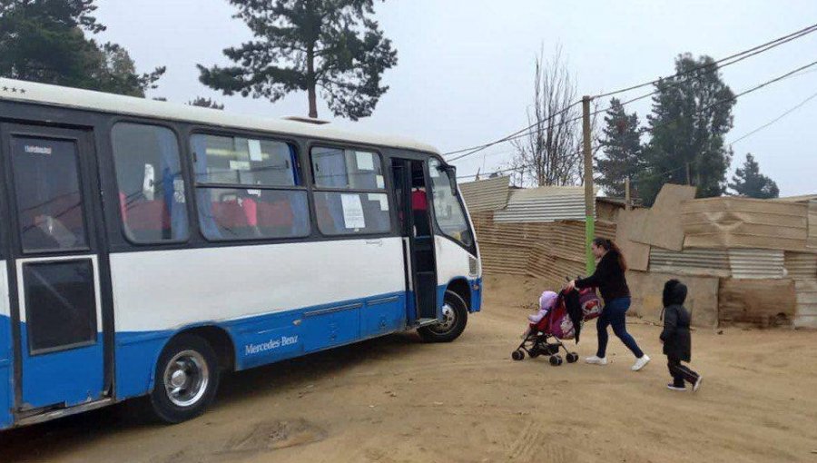 Acondicionan camino para el regreso de la locomoción colectiva a la Parcela 11 de Viña