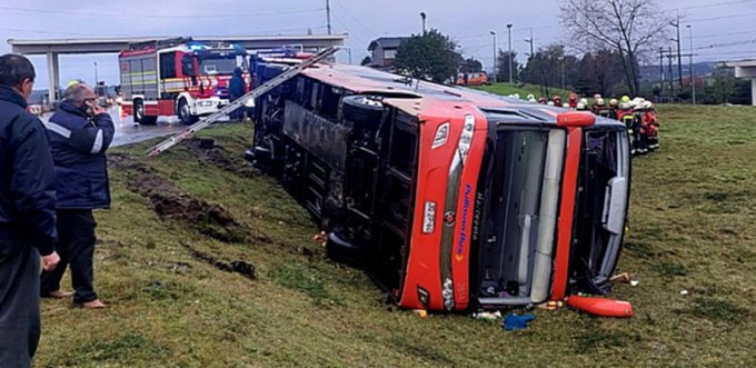 Volcamiento de bus en Puerto Montt dejó seis personas heridas