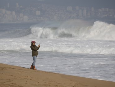 Fuertes marejadas azotan la costa del país: Armada pide no acercarse al borde costero