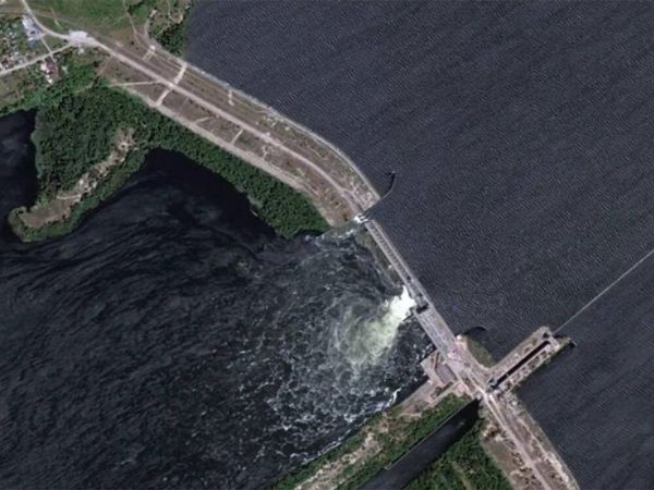 Ucrania acusa a Rusia de hacer estallar la central hidroeléctrica de Kajovka en la región de Jersón
