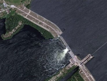Ucrania acusa a Rusia de hacer estallar la central hidroeléctrica de Kajovka en la región de Jersón