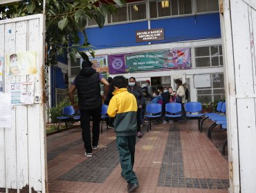 Cuatro establecimientos educacionales de Quintero paralizaron sus actividades "en repudio al acontecer diario de intoxicación"