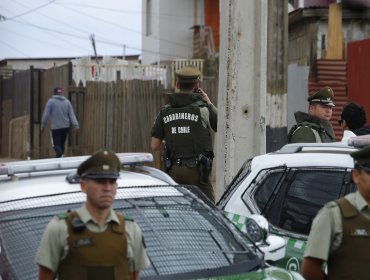 Conflicto entre familiares deriva en violenta riña a machetazos en toma de Valparaíso