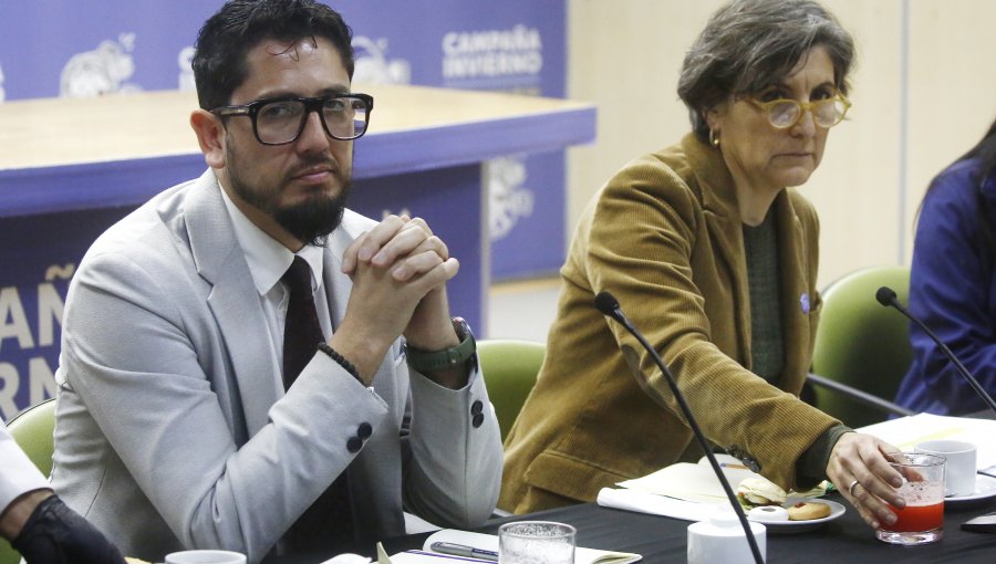 Funcionarios de Redes Asistenciales respaldaron gestión de la ministra de Salud y cuestionaron a subsecretario Araos