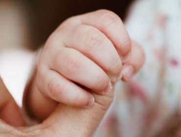 Piden traslado urgente de bebé con meningitis que espera cama UCI: diputado Celis afirma que habría cupo en clínica de Viña