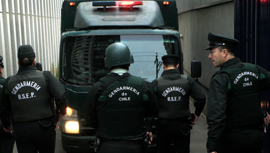 Gendarmes anuncian que seguirán movilizados tras suicidio de colega en Valparaíso