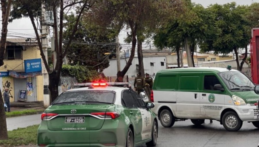 Carabinero disparó a delincuente que lo apuntó tras robar camión repartidor de alcoholes y bebidas en Maipú