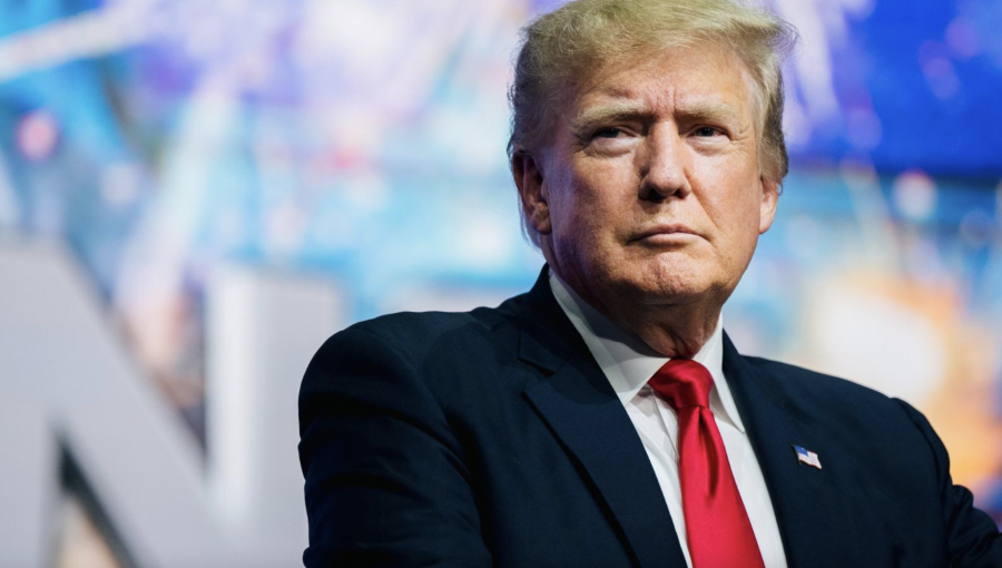 Donald Trump denuncia "persecución feroz" en su primer acto público tras imputación