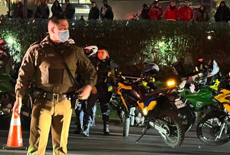 Carabineros disparó contra conductor que intentó escapar contra el tránsito de fiscalización cerca del Costanera Center