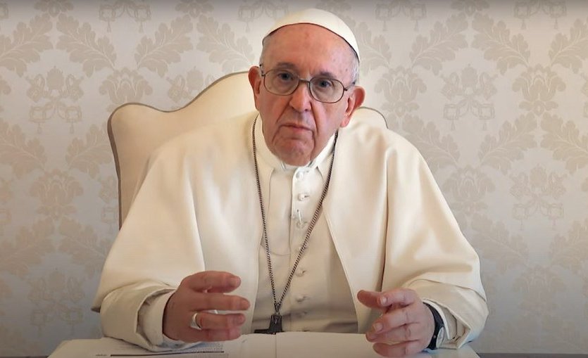 Papa Francisco se recupera a "buen ritmo" de la operación de una hernia abdominal