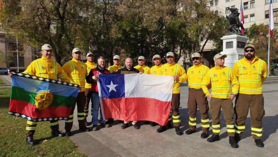 Brigadistas de Conaf Valparaíso viajan a combatir incendios forestales a Canadá