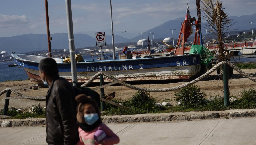 Contaminación no da tregua a Quintero: otros 63 estudiantes y trabajadores presentaron síntomas por efecto de los gases