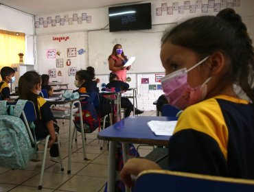 Escuelas Abiertas califica como "una medida desesperada de las autoridades" el retorno de las mascarillas en colegios