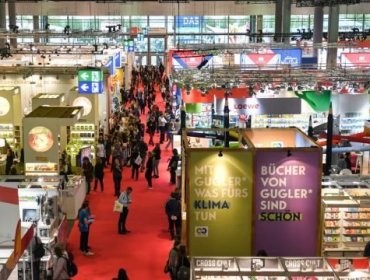 "Vergüenza nacional": Duras críticas contra decisión de Chile de marginarse como "invitado de honor" a Feria del Libro de Frankfurt