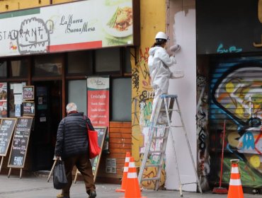 «Proyecto Arcoíris» inicia su fase 2: pintarán 2.640 metros lineales en fachadas de calles Independencia y Victoria de Valparaíso