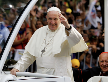 Papa Francisco recibe el alta médica del hospital tras diez días ingresado: "Sigo vivo"