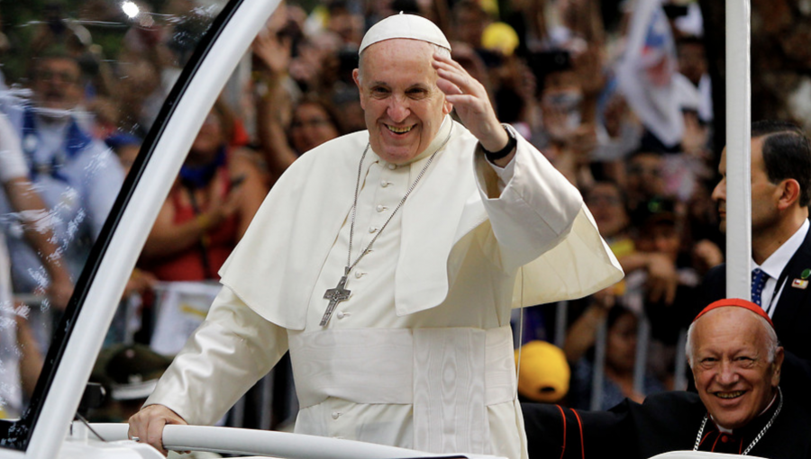 Papa Francisco recibe el alta médica del hospital tras diez días ingresado: "Sigo vivo"