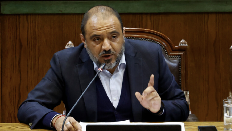 Ministro Ávila descartó adelantar vacaciones y abordó resultados del Simce