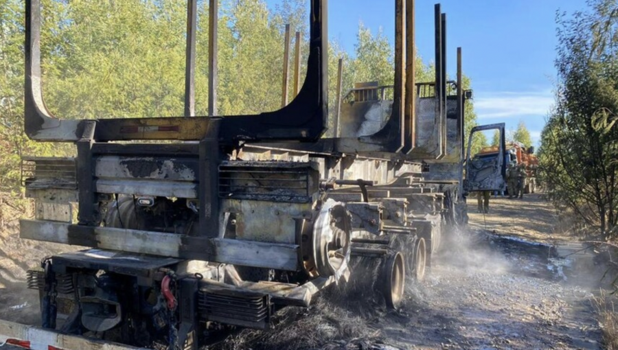 13 camiones terminan completamente destruidos en ataque incendiario en Paillaco