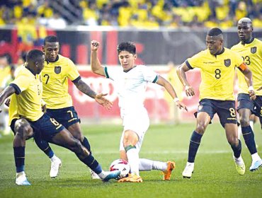 Bolivia cayó ante Ecuador y llega con muchas dudas a enfrentar a Chile este martes