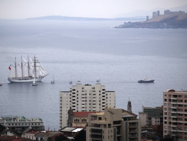 Las postales que dejó el zarpe del Buque Escuela Esmeralda en Valparaíso