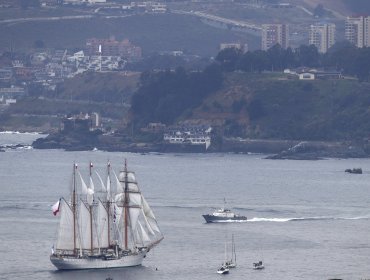 Buque Escuela Esmeralda inició su travesía desde Valparaíso con 300 tripulantes a bordo