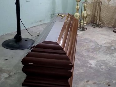 "Esta vez sí ha muerto": Fallece mujer que empezó a respirar dentro del ataúd en su propio funeral en Ecuador