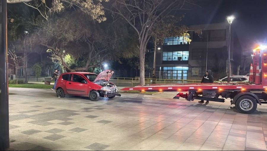 Tres detenidos dejó persecución policial por patente adulterada en Cerro Navia