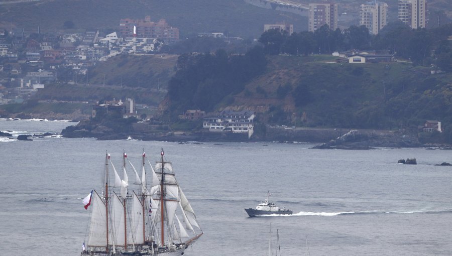 Buque Escuela Esmeralda inició su travesía desde Valparaíso con 300 tripulantes a bordo