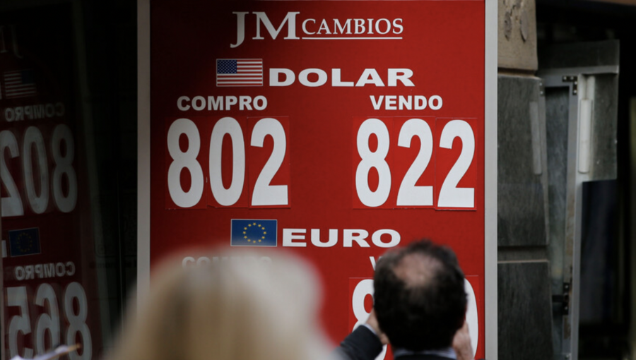 En jornada clave por anuncio de tasas del Banco Central, dólar supera los $795