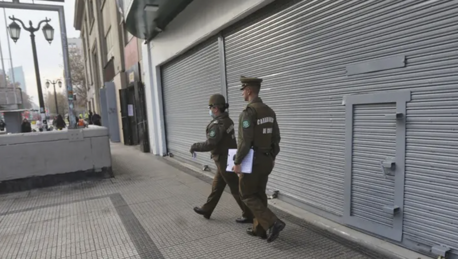 Robo a supermercado a metros de La Moneda: delincuentes huyeron con $7 millones en efectivo y $15 millones en productos