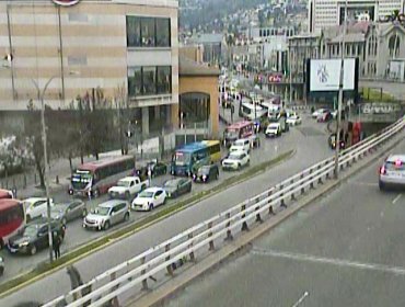 Colisión por alcance origina kilométrica congestión en la Av. España hacia Viña del Mar