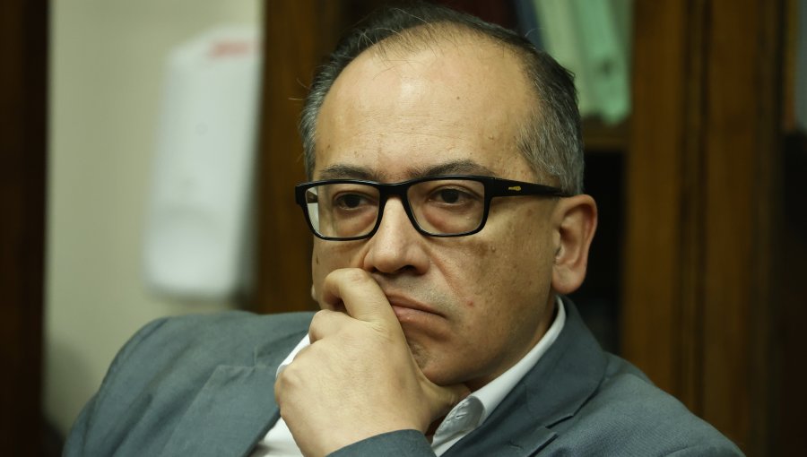 Diputado Ulloa presidirá comisión revisora de la acusación constitucional contra ministro de Educación