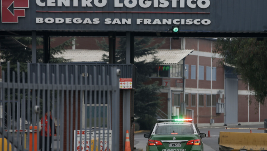 Asalto a bodegas en Pudahuel: Delincuentes abandonan especies robadas para escapar de Carabineros