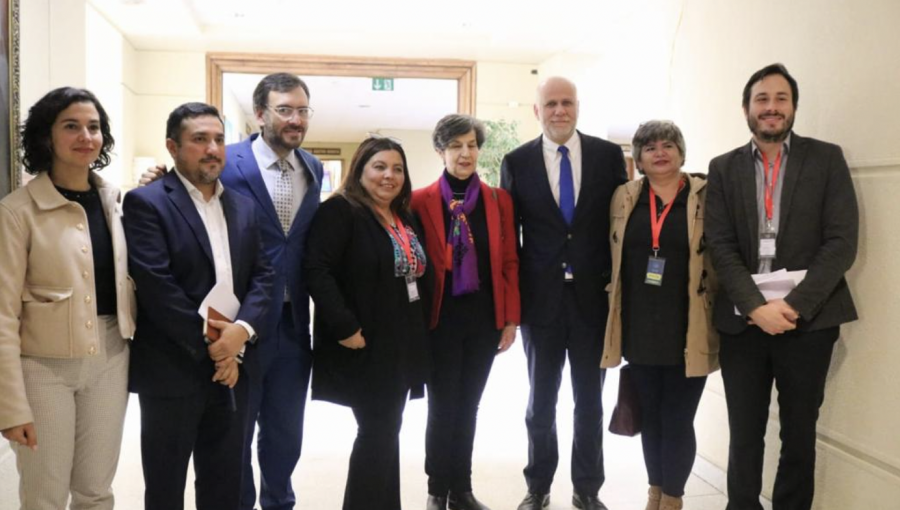 Senadora Allende y diputado De Rementería presentan modificación de ley que beneficiará a vecinos de campamentos de todo Chile