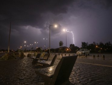 Dirección Meteorológica emite alerta por tormentas eléctricas para 10 regiones del país