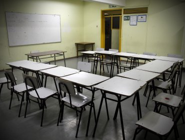 Ministerio de Educación anunció la suspensión de clases en cinco comunas de la región Metropolitana por sistema frontal