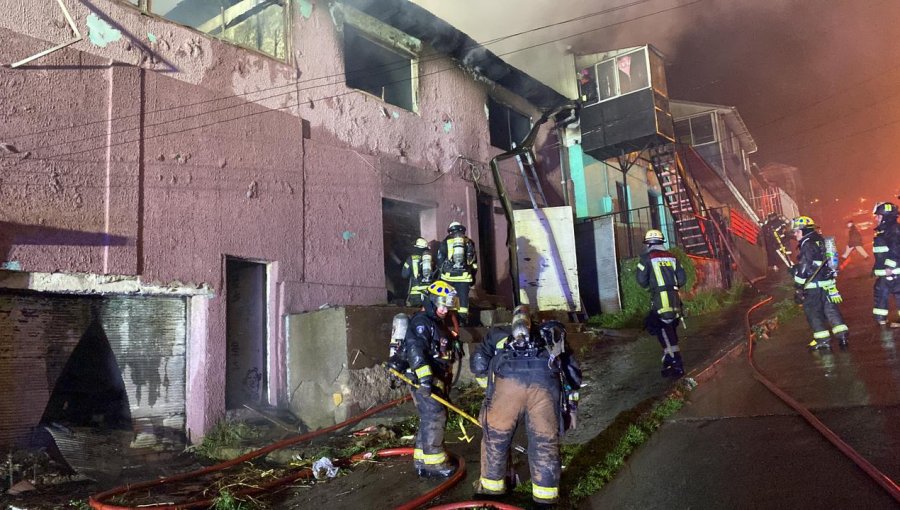 Tres casas afectadas y un lesionado deja incendio en el cerro Cordillera de Valparaíso