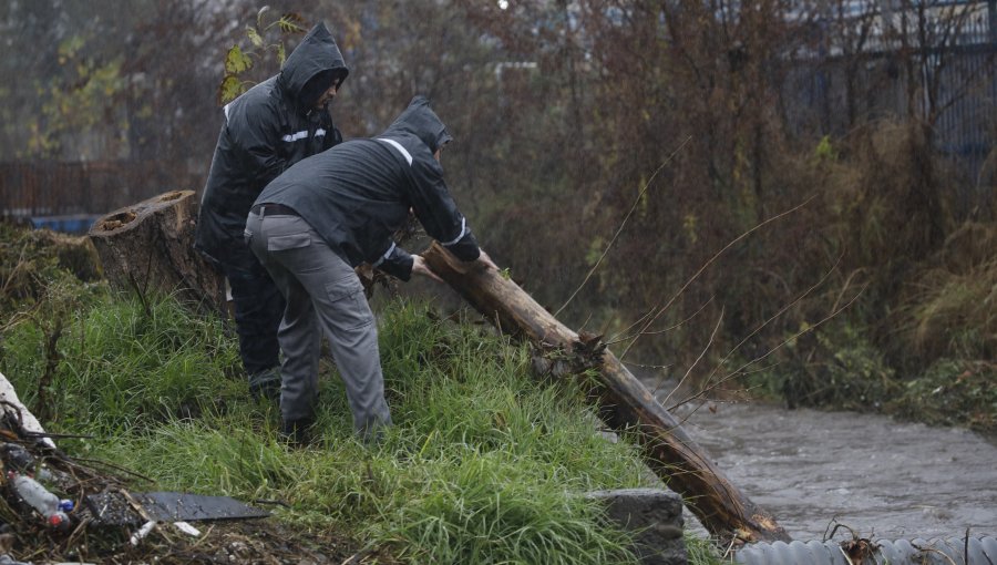 Gobierno advierte riesgo de aluviones en cuatro regiones por sistema frontal en la zona centro-sur