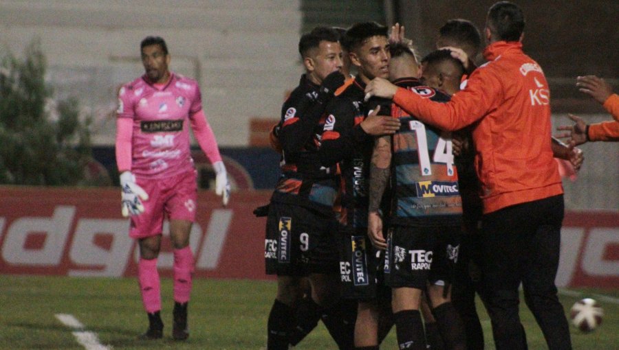 Cobresal no tuvo piedad con Copiapó en el clásico atacameño y sigue en camino en Copa Chile