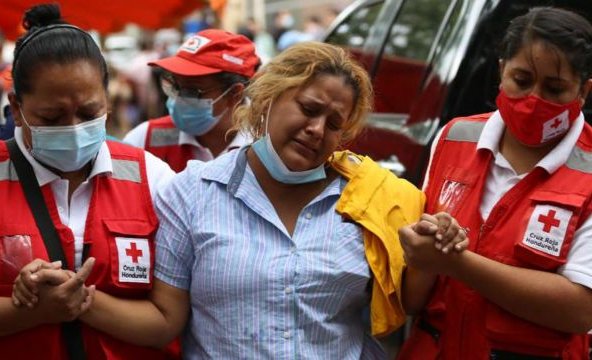 "Las vamos a matar a todas": Así fue el violento enfrentamiento que dejó 46 reclusas muertas en una cárcel de Honduras