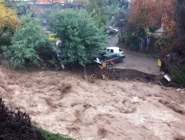 Al menos 30 personas fueron evacuadas en Lo Barnechea ante riesgo de posible desborde del río Mapocho