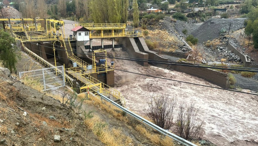 Alerta Roja en Los Andes y San Felipe por "amenaza de desborde" del río Aconcagua: estaciones de la DGA en "umbral rojo"