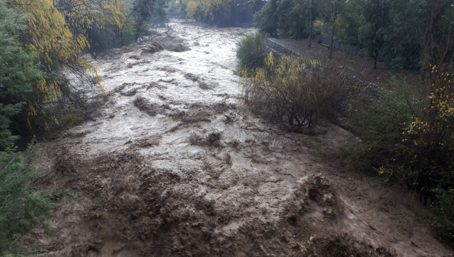 Aguas Andinas garantiza 24 horas de suministro en la región Metropolitana y llama a no acumular