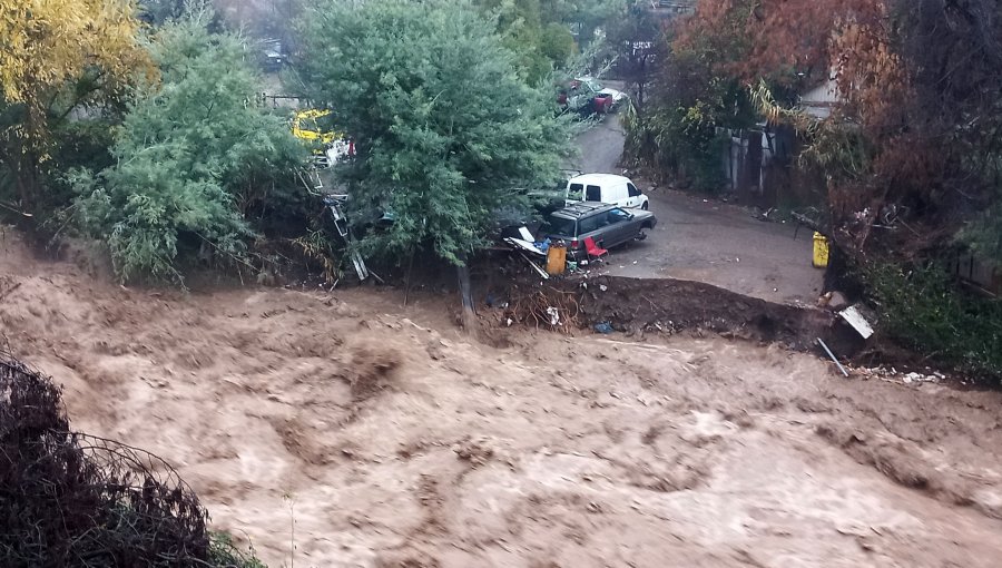 Al menos 30 personas fueron evacuadas en Lo Barnechea ante riesgo de posible desborde del río Mapocho