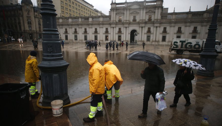 Dirección del Trabajo advierte que "no corresponden sanciones ni despidos" por salidas anticipadas debido a la lluvia