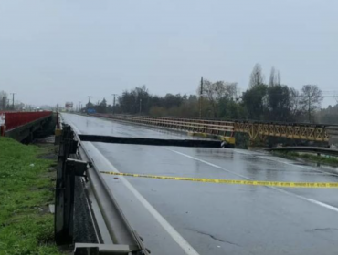 Puente Lircay se parte en dos: Tránsito en Ruta 5 se mantiene interrumpido hacia Talca