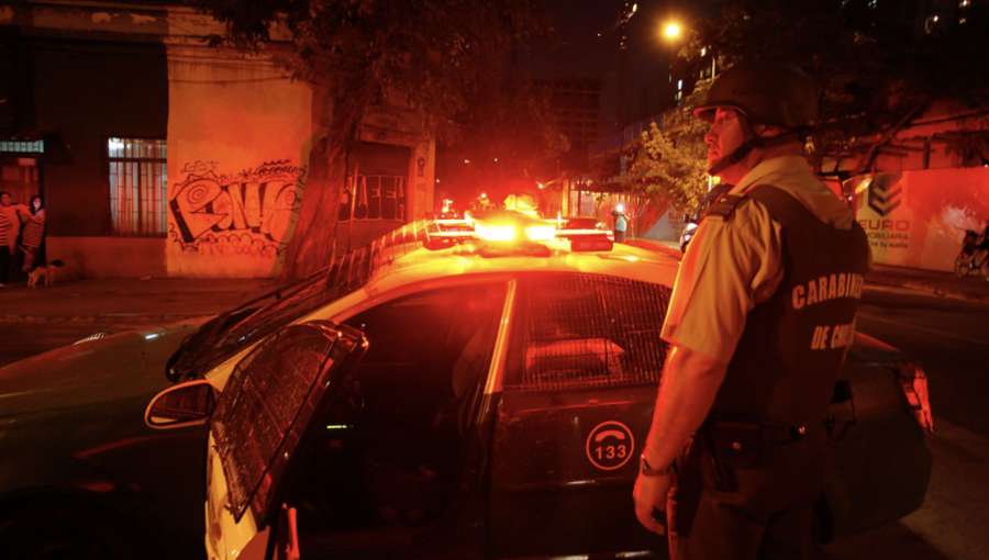 Hombre falleció al lanzarse contra vehículo en movimiento de su expareja en Providencia