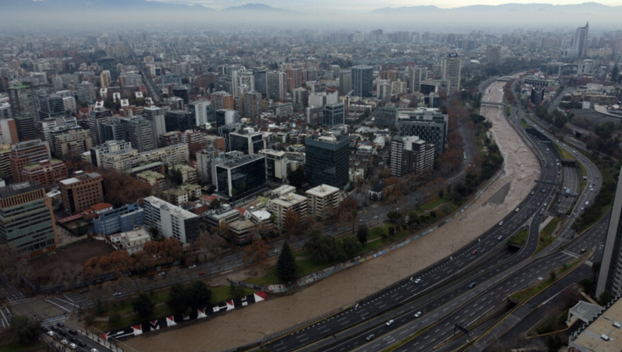 18 mil vehículos salieron de Santiago este fin de semana largo
