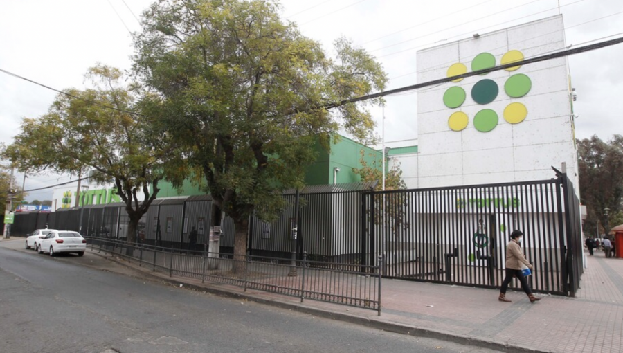 Supermercados de la región Metropolitana podrán funcionar pese a cortes de agua